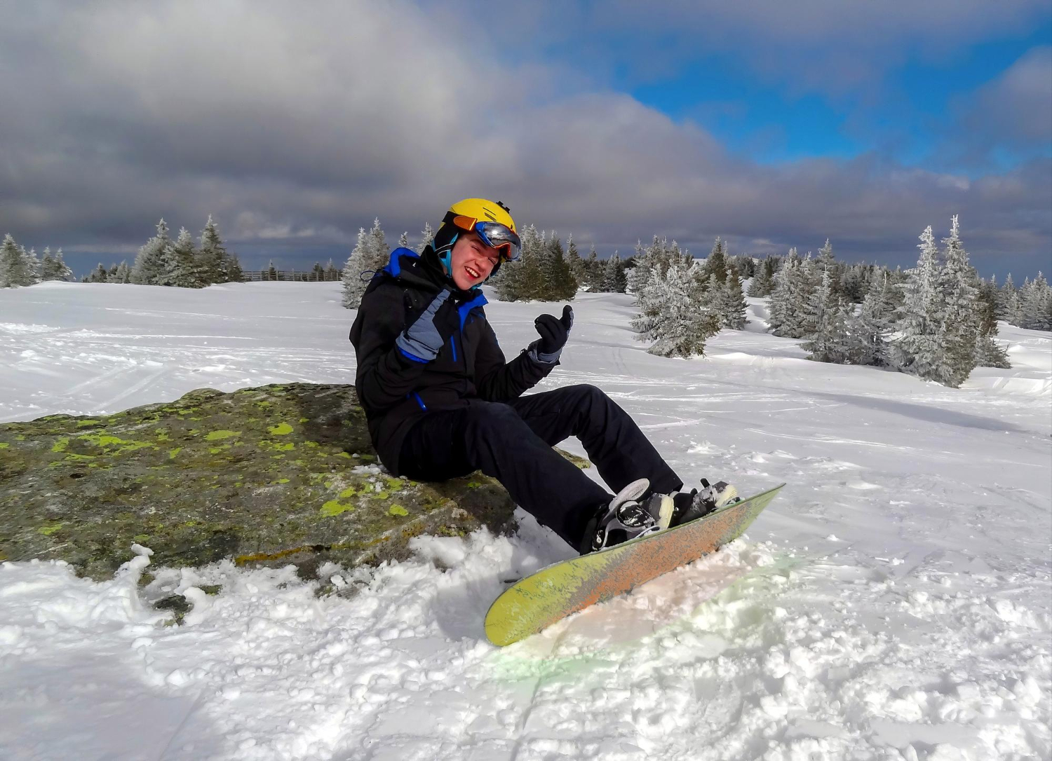 Jak wybrać deskę snowboardową do freestyle? Poradnik dla początkujących